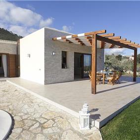 2 bedroom villa with pool and jacuzzi in Scopello, sleeps 6